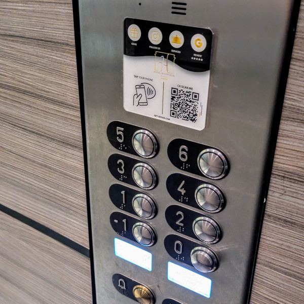 plaque-nfc-qr-code-02