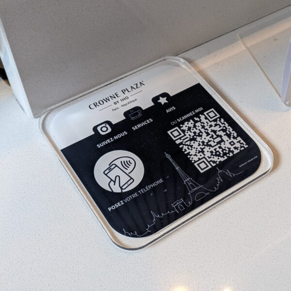 plaque-nfc-crowne-plaza-republique